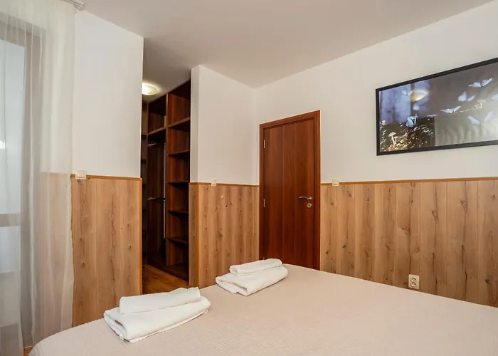 елеанора, смолянски езера Eleanora Lakes スモーリャン